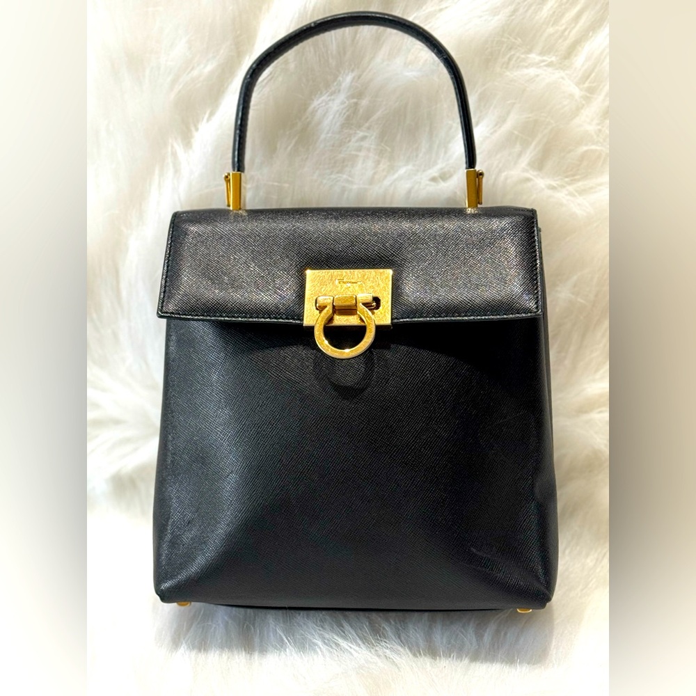 SOLD‼️‼️Salvatore Ferragamo Black Leather Handbag